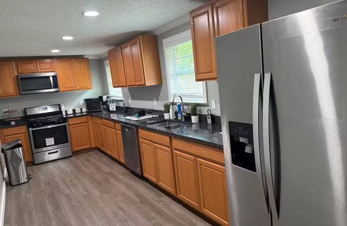Douglasville Casa | Hot Tub Getaway 25 Min Drive to ATL Airport