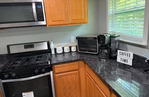 Douglasville Casa | Hot Tub Getaway 25 Min Drive to ATL Airport