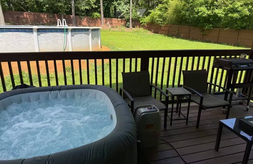 Douglasville Casa | Hot Tub Getaway 25 Min Drive to ATL Airport