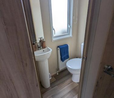 Tattershall Complejo | Hot Tub Getaways The Oakley 8 berth caravan with hot tub and quiet setting