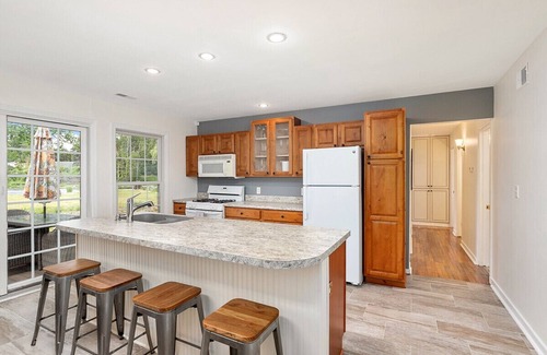 Ferrysburg Casa | Hot Tub - Grand Haven - Spring Lake Front Home with Private Beach