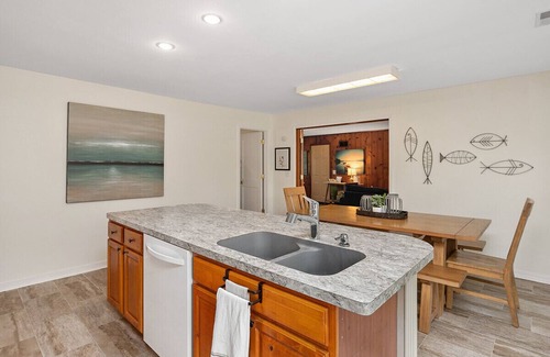Ferrysburg Casa | Hot Tub - Grand Haven - Spring Lake Front Home with Private Beach