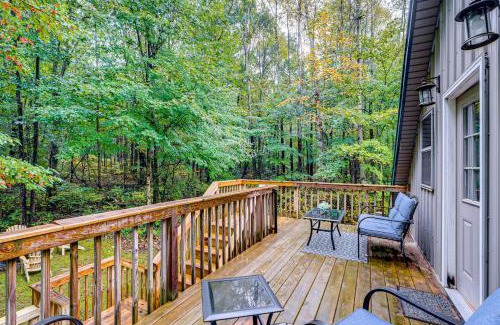 Amanda Casa | Hot Tub Haven 10 Mi to Hocking Hills State Park!