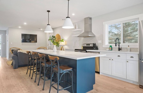 Fort Erie Casa | Hot Tub Haven! Steps to Bay Beach! Guest favourite