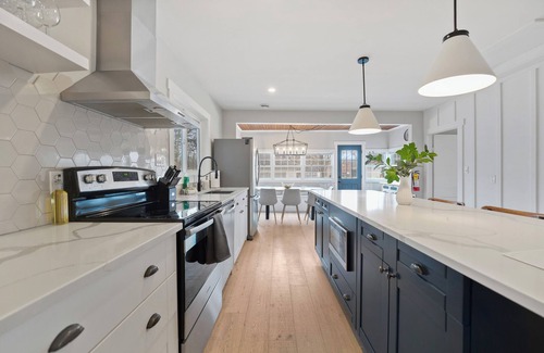 Fort Erie Casa | Hot Tub Haven! Steps to Bay Beach! Guest favourite