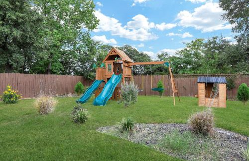 San Antonio Casa | Hot Tub Heaven Games Air Hockey Bbq Swing Set