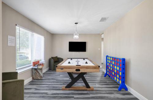 San Antonio Casa | Hot Tub Heaven Games Air Hockey Bbq Swing Set