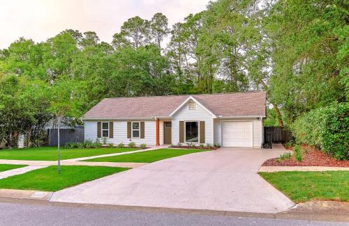 Southeast Pensacola Casa | Hot Tub Hideaway for pets and family