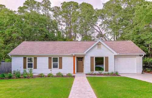 Southeast Pensacola Casa | Hot Tub Hideaway for pets and family