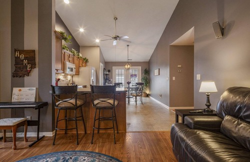 Jeffersonville Casa | Hot Tub Hideaway 3 BR