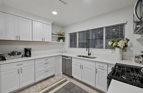 South Jordan Casa | Hot Tub Hideaway
