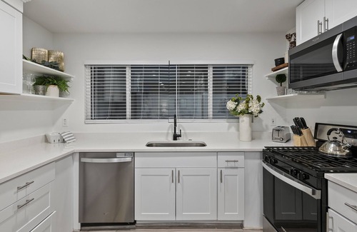 South Jordan Casa | Hot Tub Hideaway
