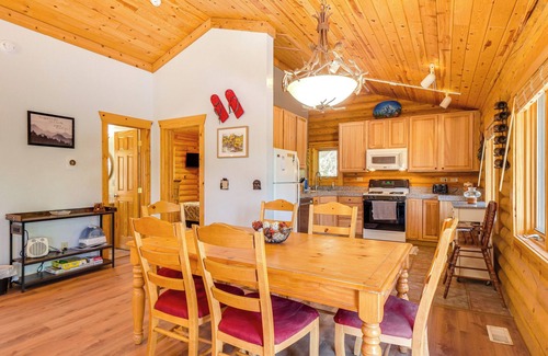 Valley of the Sun Cabina | Hot Tub Hideaway w/Views & Deck in Fairplay!