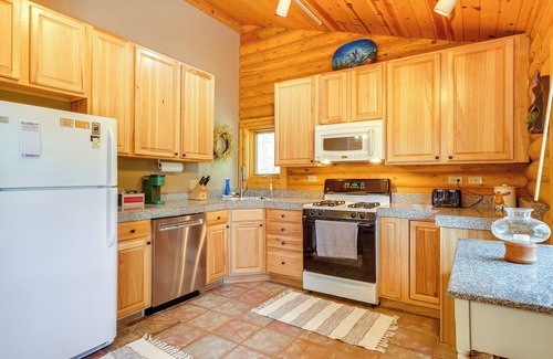 Valley of the Sun Cabina | Hot Tub Hideaway w/Views & Deck in Fairplay!
