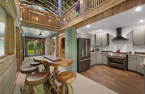 Waynesville Casa | HOT Tub! Hiking, Pool Table, Rustic Getaway, Views, Relax, Pets