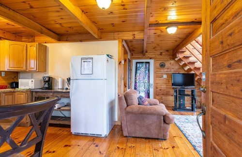 Campton Apartamento | Hillside Loft en Red River Gorge, KY! Bañera de hidromasaje, hoguera, TV por satélite