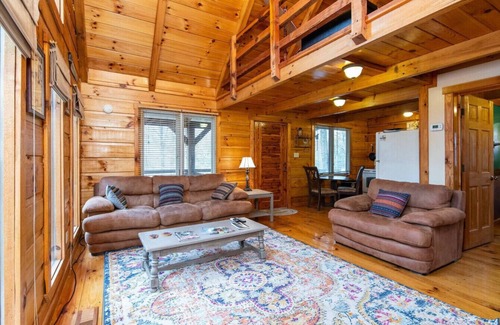Campton Apartamento | Hillside Loft en Red River Gorge, KY! Bañera de hidromasaje, hoguera, TV por satélite