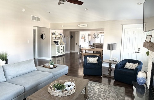 Villas Casa | Hot tub Backyard Oasis, Private Beach, Local Pool, Close to all!