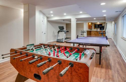 Aurora Casa | Hot Tub, Home Gym, Game Room Spacious Aurora Home