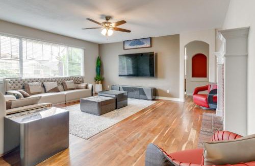 Aurora Casa | Hot Tub, Home Gym, Game Room Spacious Aurora Home