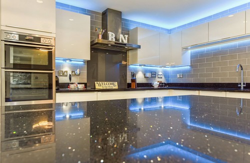 Clanfield Casa | Hot Tub House in the South Downs