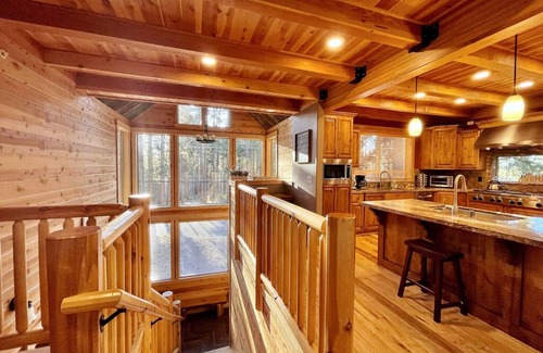 South Lake Tahoe Casa | *Hot Tub*Indoor Pool*One Block to Heavenly