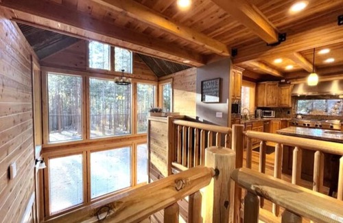South Lake Tahoe Casa | *Hot Tub*Indoor Pool*One Block to Heavenly
