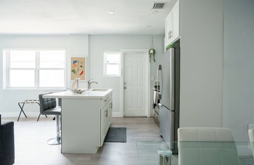 East Little Havana Casa | Hot Tub & King Bed - 8min From Airport, Beach & DT