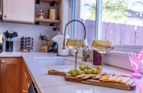 South Side Casa | Hot Tub | Arcade | King Bed | Free Parking