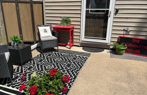 Tomah Apartamento | New Hot Tub!! Spacious and Comfortable! Sleeps 3! Fully stocked Kitchen!