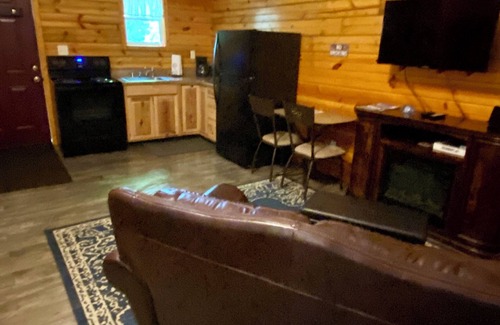 East Fultonham Cabina | Hot tub, Equipped Kitchen, Charcoal Grill, Picnic Patio