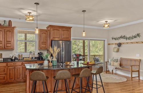 Rogers Casa | Hot Tub, Lake Access, Firepit, Mins to Hobbs, War Eagle, MTB, DT Rogers +EV