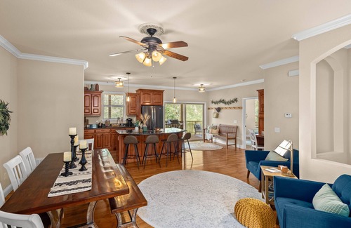 Rogers Casa | Hot Tub, Lake Access, Firepit, Mins to Hobbs, War Eagle, MTB, DT Rogers +EV