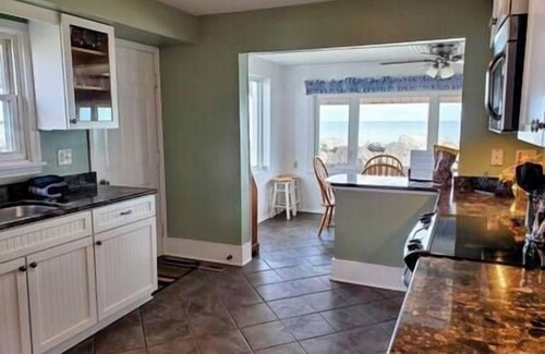 Oak Harbor Casa | Hot Tub-Lake Erie Beach House, Lake Front