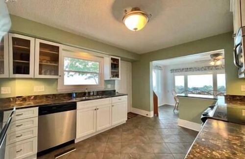 Oak Harbor Casa | Hot Tub-Lake Erie Beach House, Lake Front