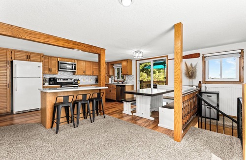 Grand Lake Casa | Hot Tub, Lakefront, Near Duluth, Sleeps 8, Many Amenities