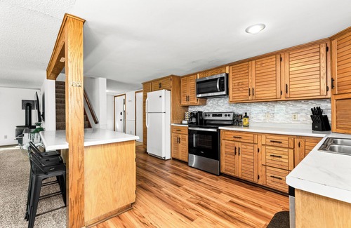 Grand Lake Casa | Hot Tub, Lakefront, Near Duluth, Sleeps 8, Many Amenities