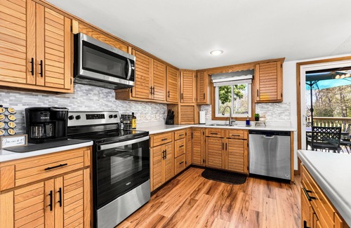 Grand Lake Casa | Hot Tub, Lakefront, Near Duluth, Sleeps 8, Many Amenities