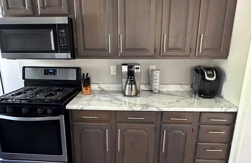 Huron Casa | HOT TUB! Large 5 Bedroom House: Sleeps 16