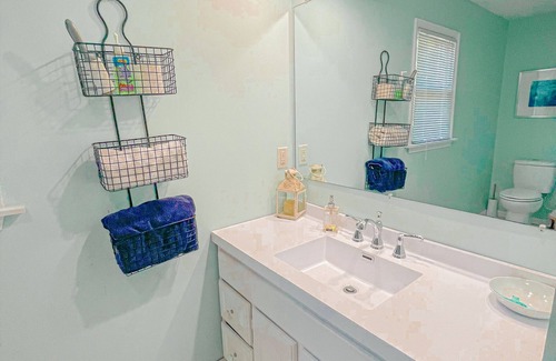 Huron Casa | HOT TUB! Large 5 Bedroom House: Sleeps 16