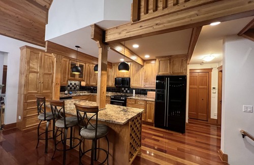 Brainerd Casa | HOT TUB Luxury Cabin on Mississippi River, Dock, Pool Table, Fishing, Fire Pits