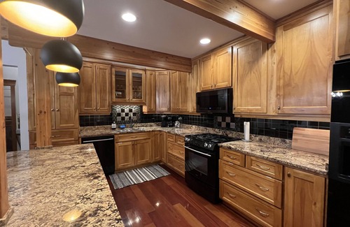 Brainerd Casa | HOT TUB Luxury Cabin on Mississippi River, Dock, Pool Table, Fishing, Fire Pits