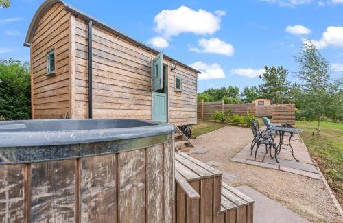 Yarpole Casa | Hot Tub Luxury Glamping - Private Stargazing Patio