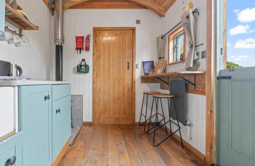 Yarpole Casa | Hot Tub Luxury Glamping - Private Stargazing Patio