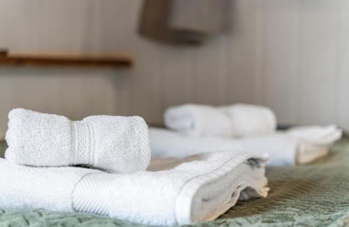 Yarpole Casa | Hot Tub Luxury Glamping - Private Stargazing Patio