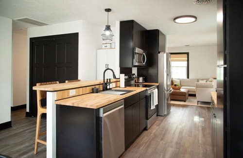 George Haywood's Lakefront Casa | Modern Lake Erie Cottage w/ Hot Tub Near Wineries