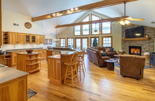 Whittier Cabina | Hot tub-Mountain View -Fire Pit-Pool Table & Ping Pong Table-