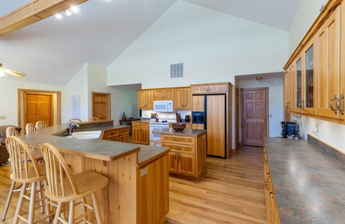 Whittier Cabina | Hot tub-Mountain View -Fire Pit-Pool Table & Ping Pong Table-