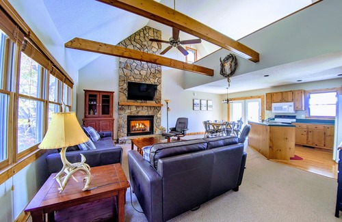 Clayton Cabina | Hot tub Mountain Views No Cleaning Fee