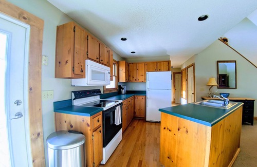 Clayton Cabina | Hot tub Mountain Views No Cleaning Fee